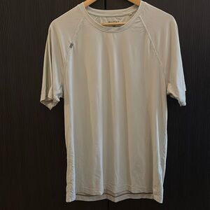 Rhone Reign T shirt Medium. Pale Mint Green